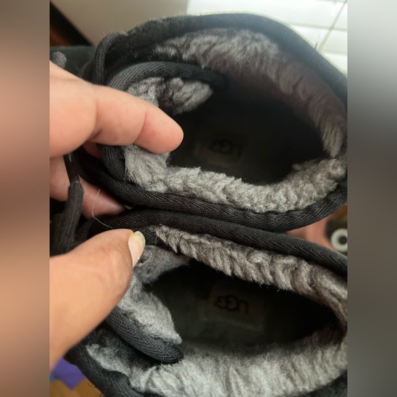 UGG Australia Neumel Chukka Boot for Men, Size 8  Black Lace up great condition - Picture 7 of 9